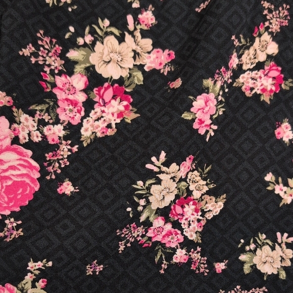 Floral Black and Pink Women's Top - Picture 3 of 6